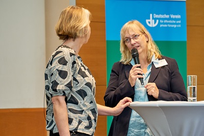 Foto: Dörte Maack und Prof. Dr. Jeanne Nicklas-Faust, Frank Nürnberger