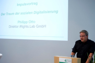 Philipp Otto hält den Impulsvortrag der diesjährigen Hauptausschusssitzung