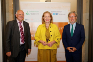 Michael Löher, Vorstand des Deutschen Vereins; Bundesfamilienministerin Lisa Paus; Dr. Gerhard Timm, Geschäftsführer der BAGFW