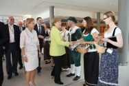 17.06.2015: Bundeskanzlerin Dr. Angela Merkel begrüßt die Leipziger AusÂ­zuÂ­bilÂ­denÂ­den der Stadt Leipzig
