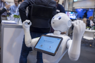Der Roboter Pepper des Landschaftsverbands Rheinland auf dem Markt der Möglichkeiten