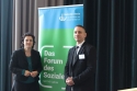 Foto: v. l. n. r.: Carola Reimann, Sozialministerin des Landes Niedersachsen und Dr. Sascha Facius, wissenschaftlicher Referent im DV