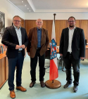 Foto: Prof. Dr. Mario Voigt, Michael Löher und Thadäus König