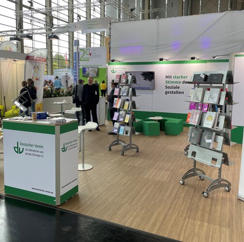 Der Stand des Deutschen Vereins bei der ConSozial 2025 in Nürnberg. – 