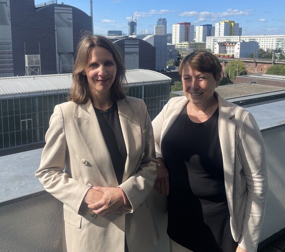 Foto von DV-Vorständin Verena Staats und Orbit-Geschaäftsführerin Ines Morgenstern – 