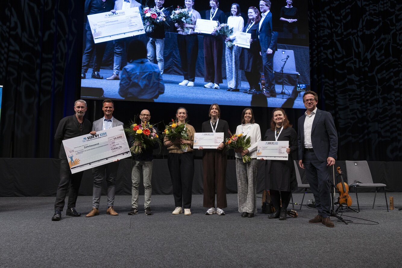 Foto der Gewinnerinnen und Gewinner des Cäcilia-Schwarz-Förderpreises bei der Verleihung im Rahmen des 83. Deutschen Fürsorgetages.