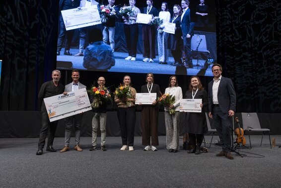 Foto der Gewinnerinnen und Gewinner des Cäcilia-Schwarz-Förderpreises bei der Verleihung im Rahmen des 83. Deutschen Fürsorgetages.