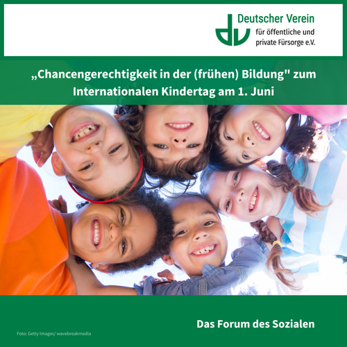 Grafik mit Foto, darauf zu sehen sind sechs Kinder die an einem sonnigen Tag in die Kamera lächeln. Aufschrift: „Chancengerechtigkeit in der (frühen) Bildung" zum Internationalen Kindertag am 1. Juni. Farbliche Gestaltung: grün und weiß – 
