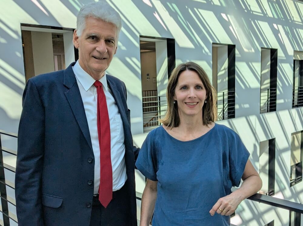 Foto von Staatssekretär Dr.Rolf Schmachtenberg und DV-Vorständin Dr. Verena Staats – 