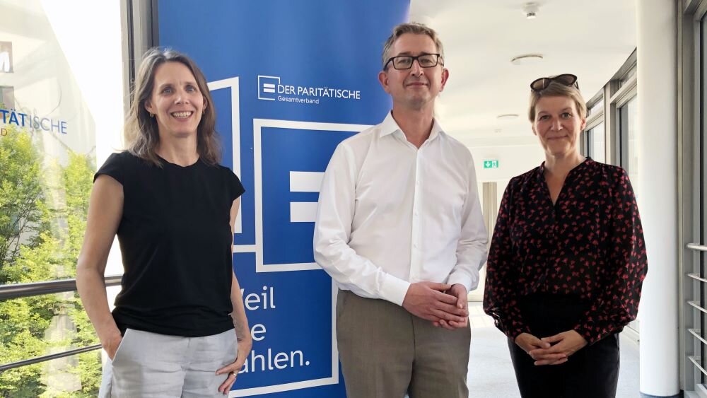 Gruppenbild mit Dr. Verena Staats, Dr. Joachim Rock und Nora Schmidt –