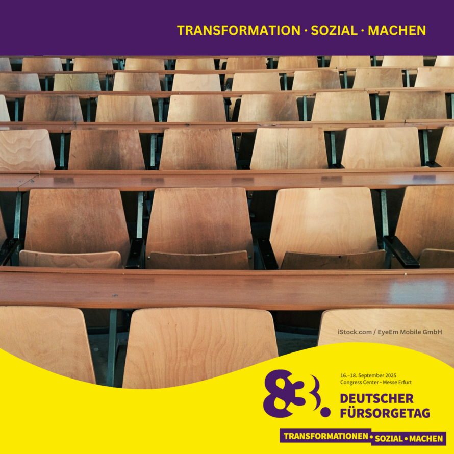 Sitzreihen eines Hörsaals –