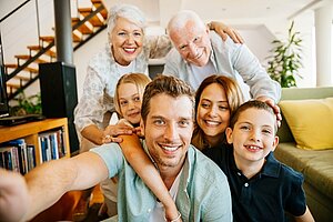 Zum Tag der Familie am 15. Mai 2023: Generationensolidarität. Pflegereform jetzt!