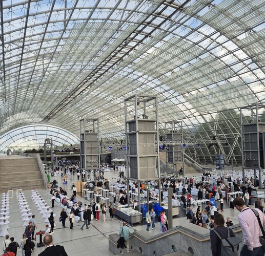 Foto der Glashalle auf der Messe in Leipzig während des KGSt-Forums