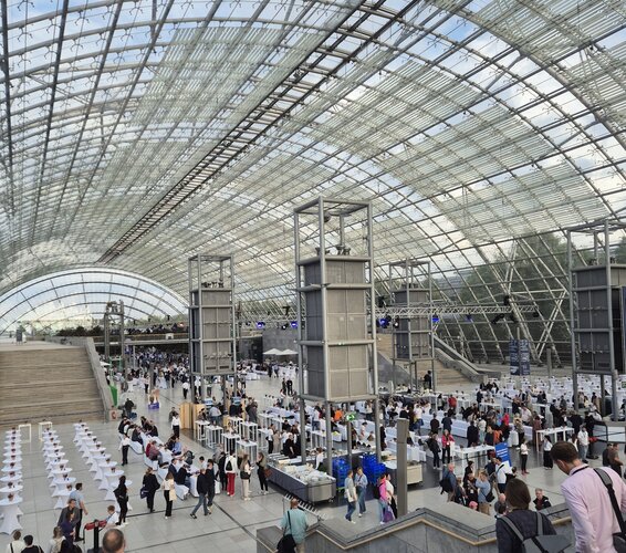 Foto der Glashalle auf der Messe in Leipzig während des KGSt-Forums